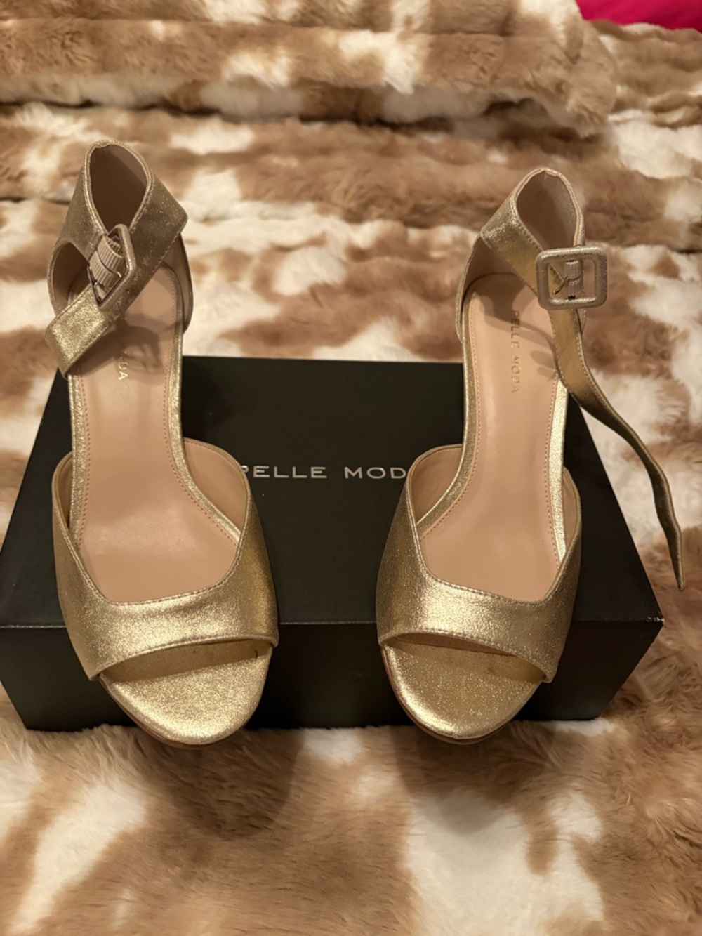 Pelle Moda Light Metallic Gold NWB Open-Toe Ankle-Strap Heels 8